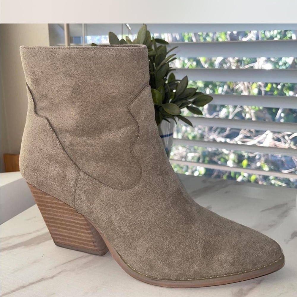 Women's Tan Vegan Suede western cowgirl midwest fall country heeled ankle Boots